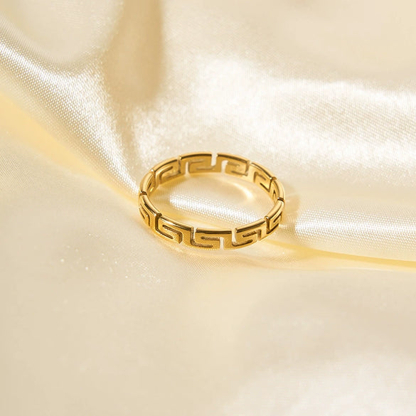 Wholesale Simple Titanium Steel Ring With Geometric Great Wall Pattern And Pvd Furnace Real Gold Plating For Women