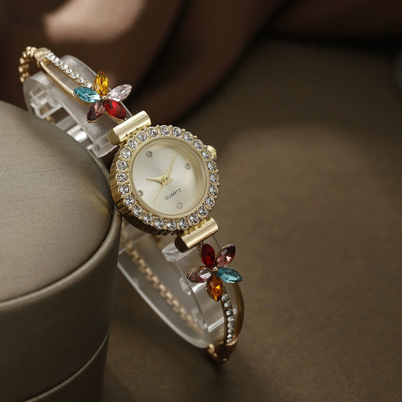Wholesale Small Fresh Round Alloy Quartz Bracelet Watch Jewelry Set For Women