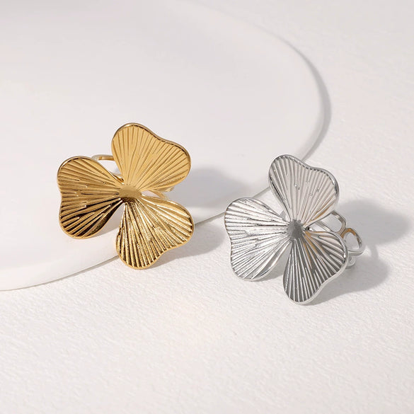 Wholesale Small Fresh Style Electroplated Stainless Steel Flower Pattern Ring For Women