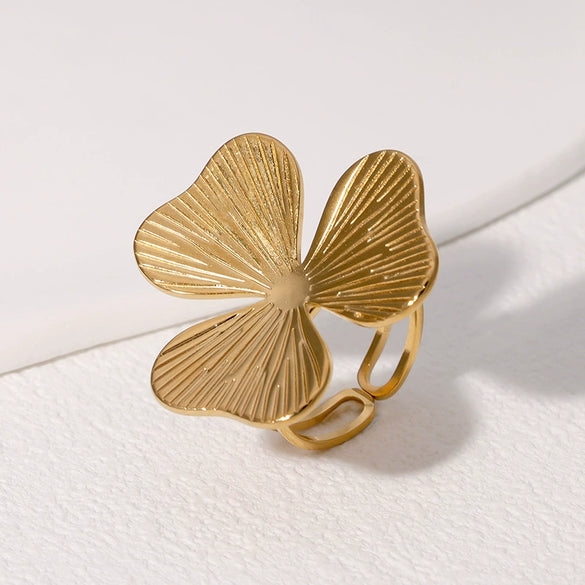 Wholesale Small Fresh Style Electroplated Stainless Steel Flower Pattern Ring For Women