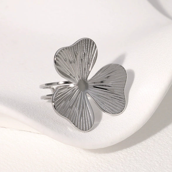 Wholesale Small Fresh Style Electroplated Stainless Steel Flower Pattern Ring For Women
