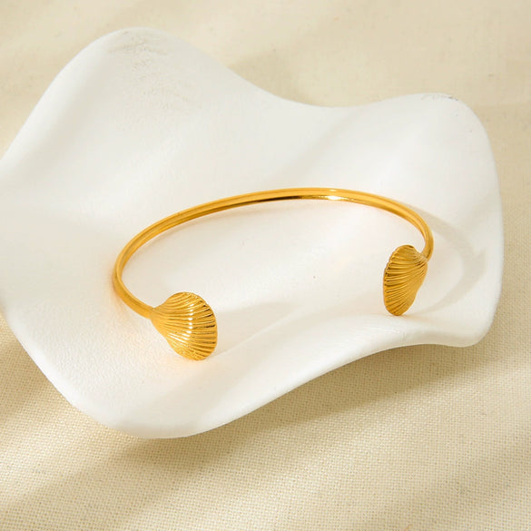 Wholesale Small Scallopshaped Open Stainless Steel 18K Gold Plated Bracelet Oceanthemed Jewelry For Women