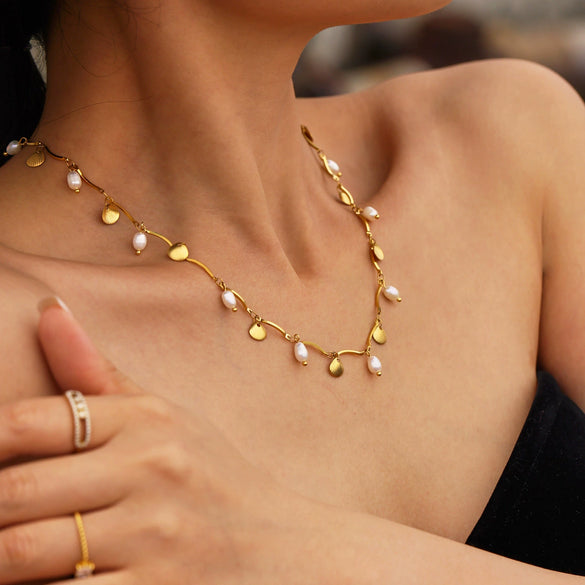 Wholesale Small Shell Geometric Freshwater Pearl Stainless Steel Necklace With Electroplating Creative Design For Women