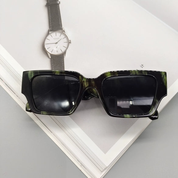 Wholesale Square Frame Sunglasses With Thick Black Pc And Resin Material For Men And Women Trendy And Anti Blue Light