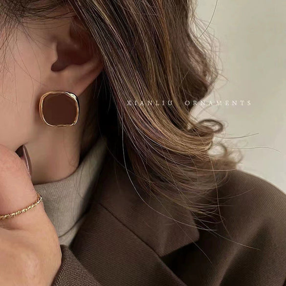 Wholesale Square Light Luxury Alloy Earrings For Women With Geometric Pattern And Electroplating