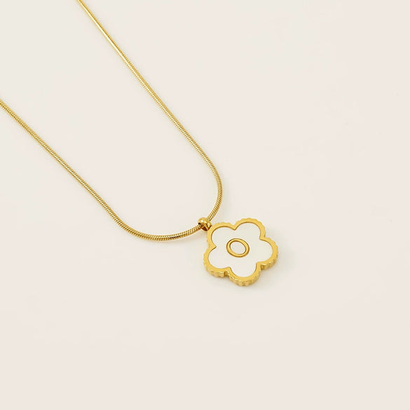 Wholesale Stainless Steel And Titanium Steel Five Leaf Clover And Letter Pendant Necklace With Electroplating Fashion Style