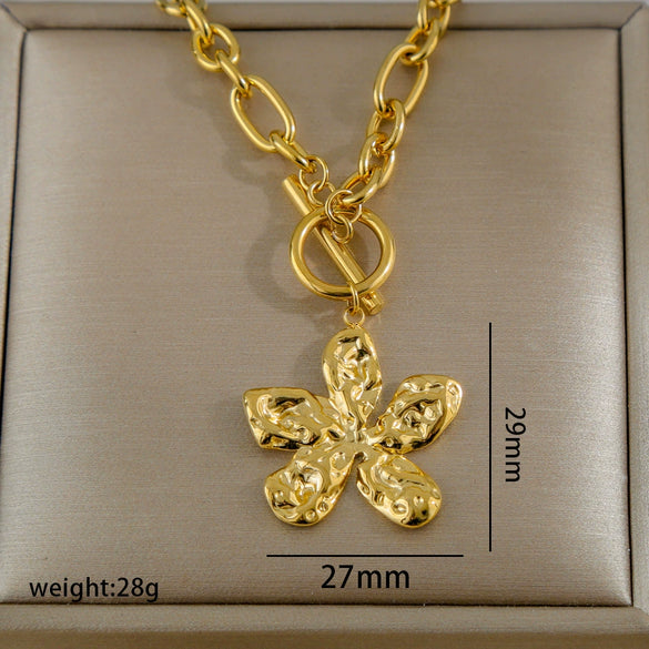 Wholesale Stainless Steel And Titanium Steel Geometric Heartshaped Pendant Necklace 18K Goldplated Hiphop Internet Celebrity Style