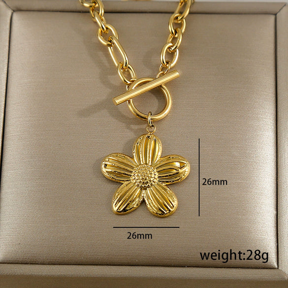 Wholesale Stainless Steel And Titanium Steel Geometric Heartshaped Pendant Necklace 18K Goldplated Hiphop Internet Celebrity Style