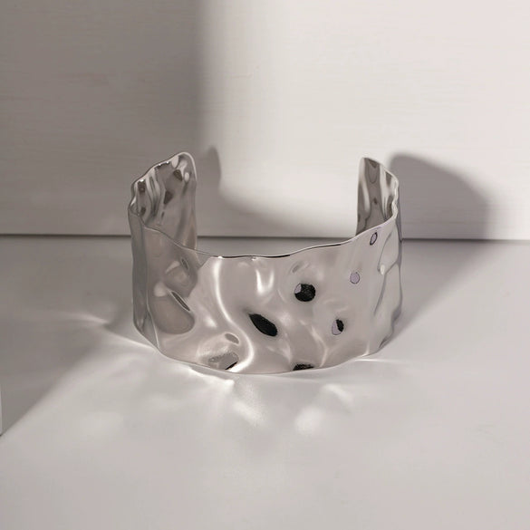 Wholesale Stainless Steel And Titanium Steel Hammer Pattern Wide Surface Exaggerated Personality Bracelet Jewelry With Electroplating