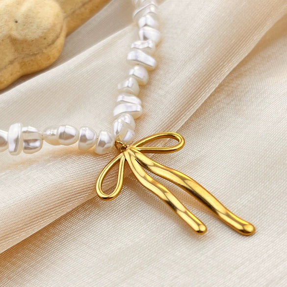 Wholesale Stainless Steel And Titanium Steel Retro Ushape Bow Clavicle Chain Necklace With Gold Plated Electroplating Treatment Unisex