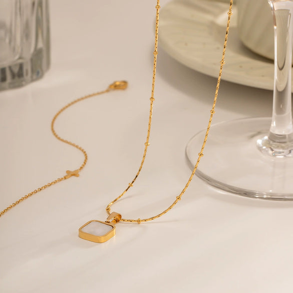 Wholesale Stainless Steel And Titanium Steel Women's Geometric Square Pendant Necklace With 14K Gold Plated Electroplating Treatment