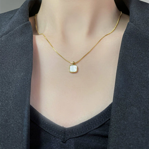 Wholesale Stainless Steel And Titanium Steel Women's Geometric Square Pendant Necklace With 14K Gold Plated Electroplating Treatment