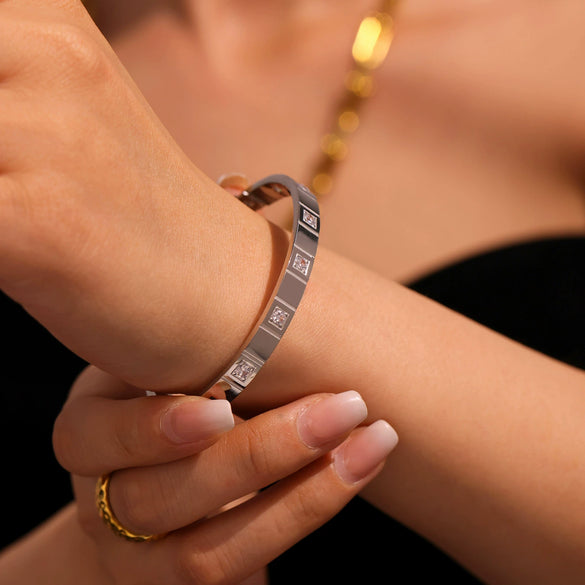 Wholesale Stainless Steel Buckle Bracelet With 5A Zircon Full Diamond Electroplated Fashionable And Geometric For Men And Women