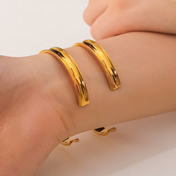 Wholesale Stainless Steel C Shaped Open Bracelet Gold Plated 18K Non Fading With Electroplating Treatment