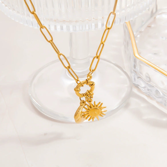 Wholesale Stainless Steel Clavicle Chain Necklace With Sunflower Moon Pendant Electroplated 18K Gold For Women Light Luxury Minimalist Style
