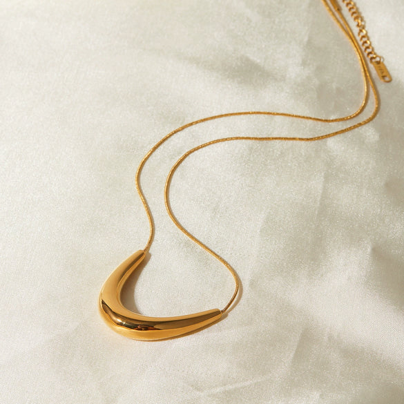 Wholesale Stainless Steel Cold Style Smile Pendant Necklace With Snake Bone Chain And Electroplating