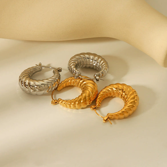 Wholesale Stainless Steel Croissant Earrings With Geometric Pattern And Electroplating Treatment