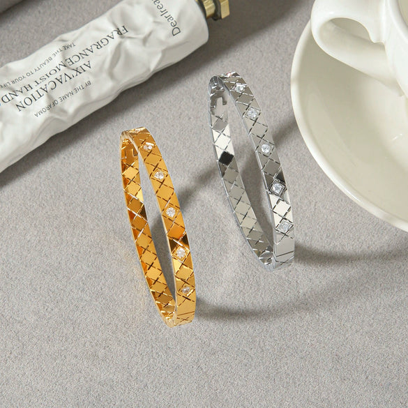 Wholesale Stainless Steel Diamondencrusted Bracelet With Rhombus Clasp And Geometric Design