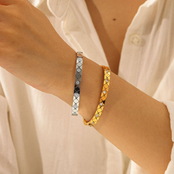 Wholesale Stainless Steel Diamondencrusted Bracelet With Rhombus Clasp And Geometric Design
