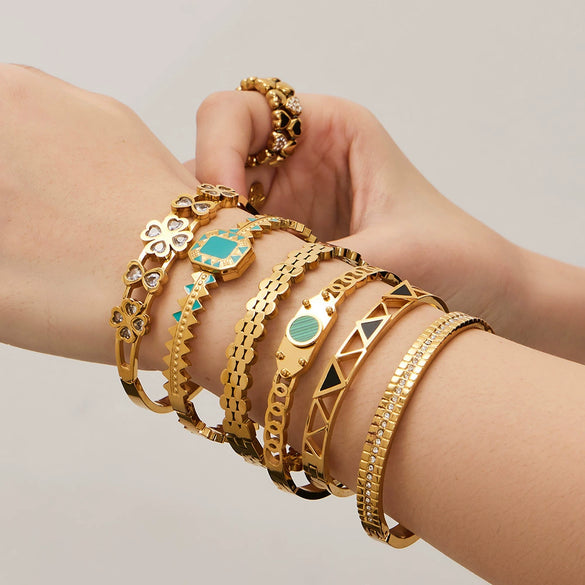 Wholesale Stainless Steel Electroplated Geometric Triangular Tooth Pattern Oil Drip Clasp Bracelet Set