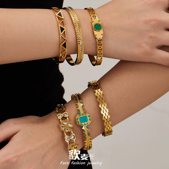 Wholesale Stainless Steel Electroplated Geometric Triangular Tooth Pattern Oil Drip Clasp Bracelet Set