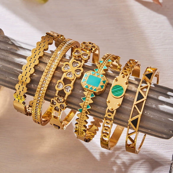 Wholesale Stainless Steel Electroplated Geometric Triangular Tooth Pattern Oil Drip Clasp Bracelet Set