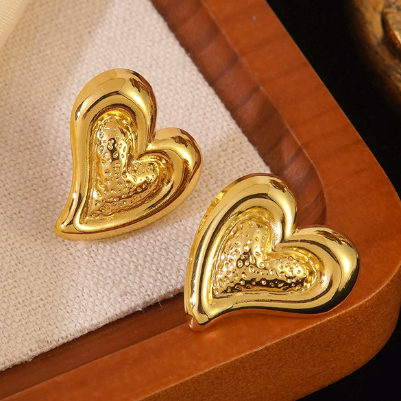 Wholesale Stainless Steel Electroplated Heartshaped Retro Fashion Earrings For Women