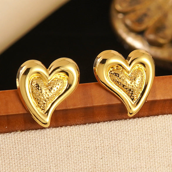 Wholesale Stainless Steel Electroplated Heartshaped Retro Fashion Earrings For Women