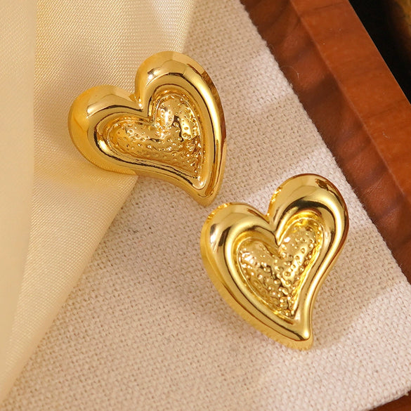 Wholesale Stainless Steel Electroplated Heartshaped Retro Fashion Earrings For Women