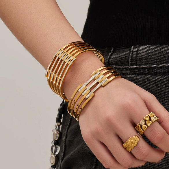 Wholesale Stainless Steel Electroplated Hollow Geometric Line Inlaid Mud Diamond Spring Open Bracelet