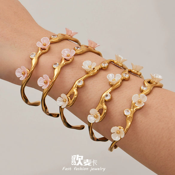 Wholesale Stainless Steel Electroplated 18K Gold Geometric Flower Cshaped Open Bracelet With 5A Zircon