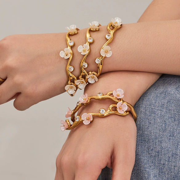 Wholesale Stainless Steel Electroplated 18K Gold Geometric Flower Cshaped Open Bracelet With 5A Zircon