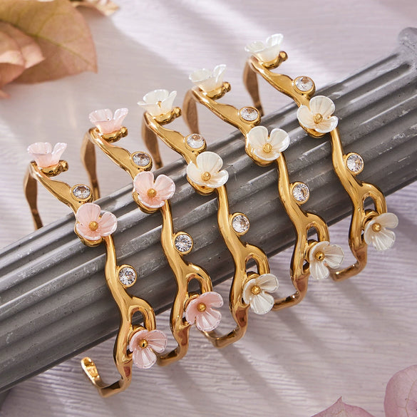 Wholesale Stainless Steel Electroplated 18K Gold Geometric Flower Cshaped Open Bracelet With 5A Zircon