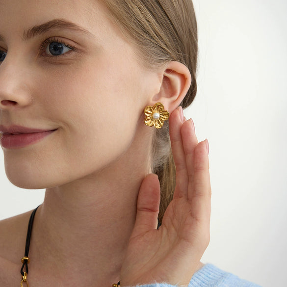 Wholesale Stainless Steel Electroplated 18K Gold Geometric Flower Pearls Ear Clips For Women