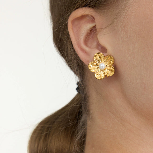 Wholesale Stainless Steel Electroplated 18K Gold Geometric Flower Pearls Ear Clips For Women
