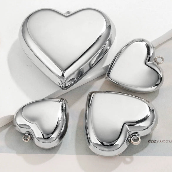 Wholesale Stainless Steel Electroplated Love Pendant Necklace Jewelry Accessories