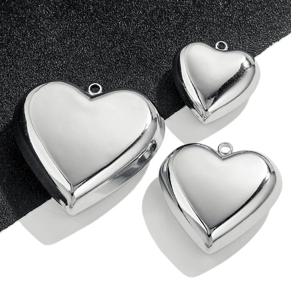 Wholesale Stainless Steel Electroplated Love Pendant Necklace Jewelry Accessories