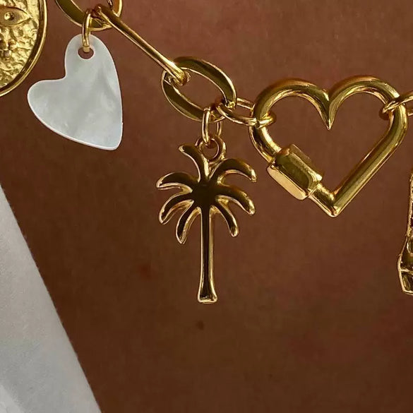 Wholesale Stainless Steel Fashion Boots Pendant With Heart Shape Electroplated In 18K Gold Color