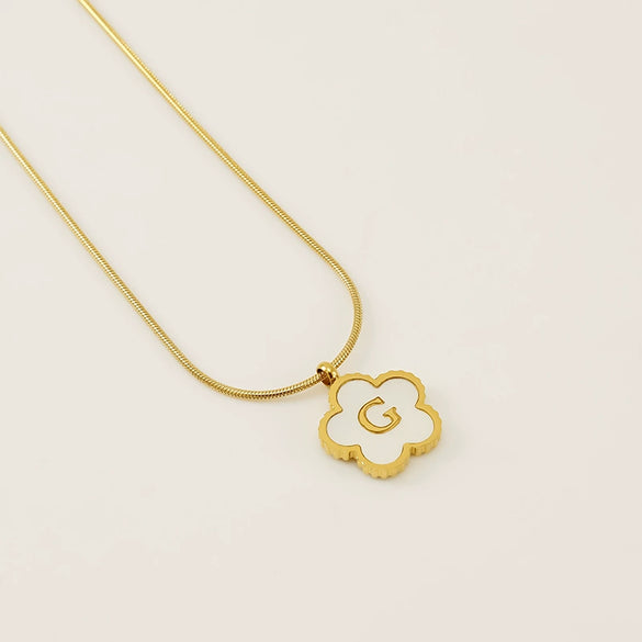 Wholesale 316L Stainless Steel Five Leaf Clover Letter Pendant Necklace With Electroplating Fashion Jewelry For Women
