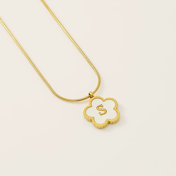 Wholesale 316L Stainless Steel Five Leaf Clover Letter Pendant Necklace With Electroplating Fashion Jewelry For Women