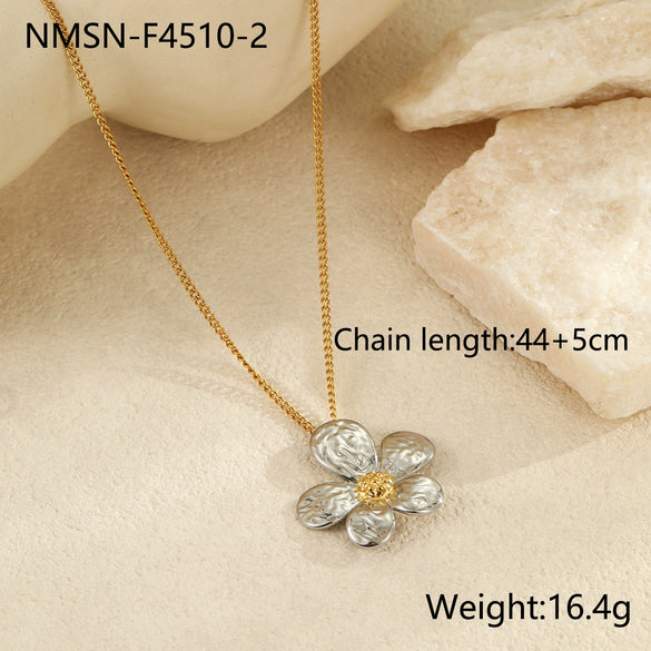 Wholesale Stainless Steel Flower Geometric Pendant Necklace With 18K Plating For Women