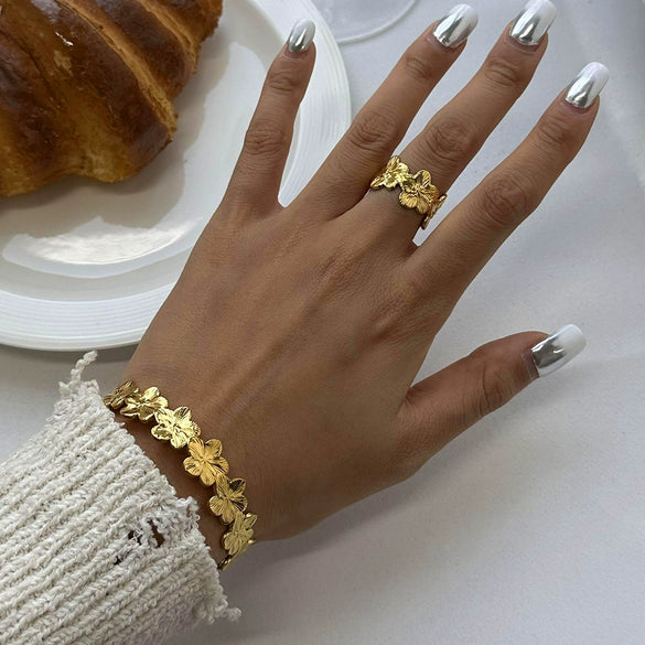 Wholesale Stainless Steel Flower Opening Bracelet With Electroplating Natural Style Hand Jewelry