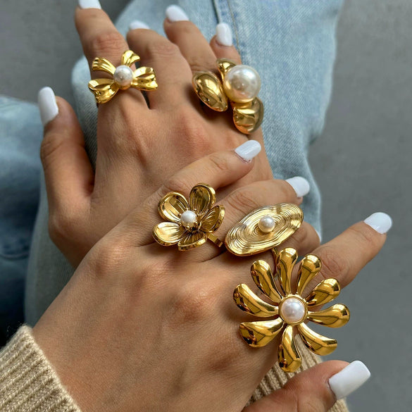 Wholesale Stainless Steel Flower Pearl Ring With Geometric Design And Electroplating Treatment For Women