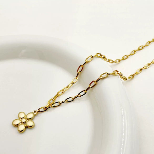 Wholesale Stainless Steel Flower Pendant Clavicle Necklace Minimalist Retro Style