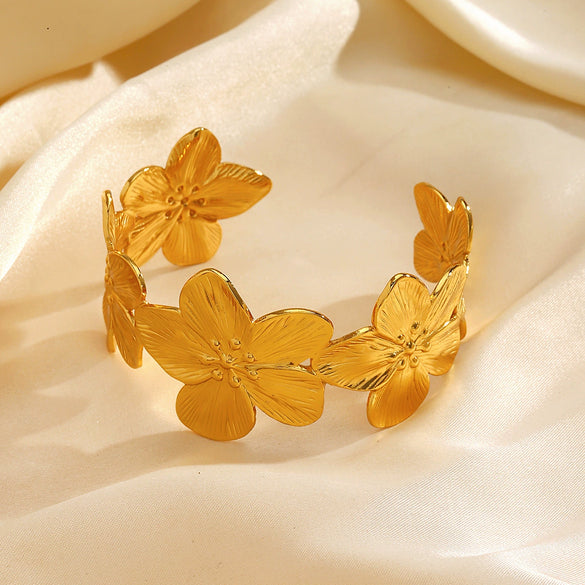 Wholesale Stainless Steel Flower Shaped Adjustable Opening Exaggerated Women's Bracelet With Electroplating