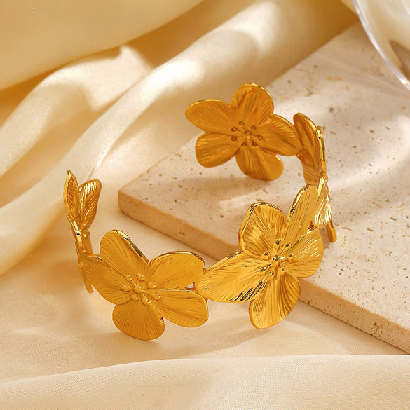 Wholesale Stainless Steel Flower Shaped Adjustable Opening Exaggerated Women's Bracelet With Electroplating