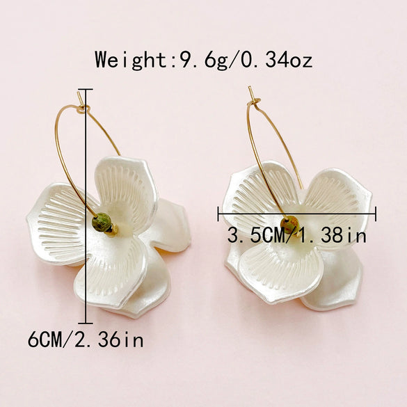 Wholesale Stainless Steel French Retro Flower Earrings With Imitation Shell And Electroplating Treatment