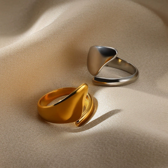 Wholesale Stainless Steel Geometric Asymmetrical Line Texture Snakeshaped Ring With Star Shape For Women