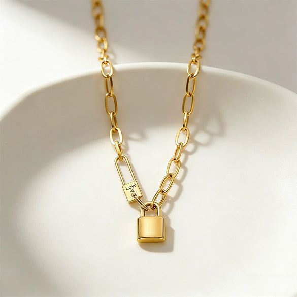 Wholesale Stainless Steel Geometric Clasp Love Lock Pendant Clavicle Necklace With Electroplating For Women