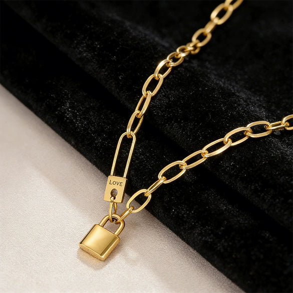 Wholesale Stainless Steel Geometric Clasp Love Lock Pendant Clavicle Necklace With Electroplating For Women